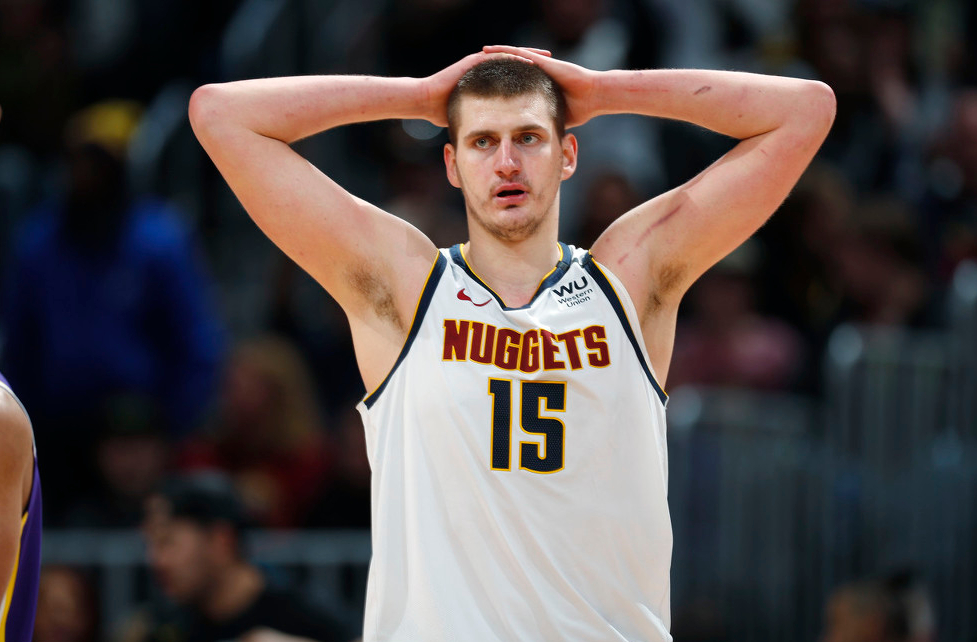  独行侠东契奇手腕扭伤，出战成疑悬悬念  